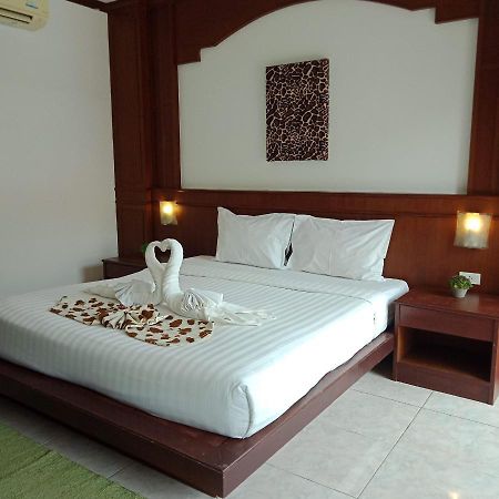 New Forest Patong Екстериор снимка